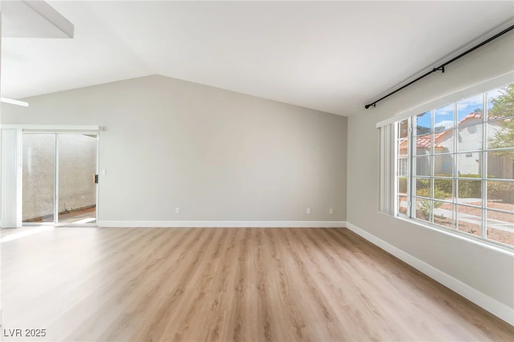5401 Geneive, Las Vegas, NV 89108