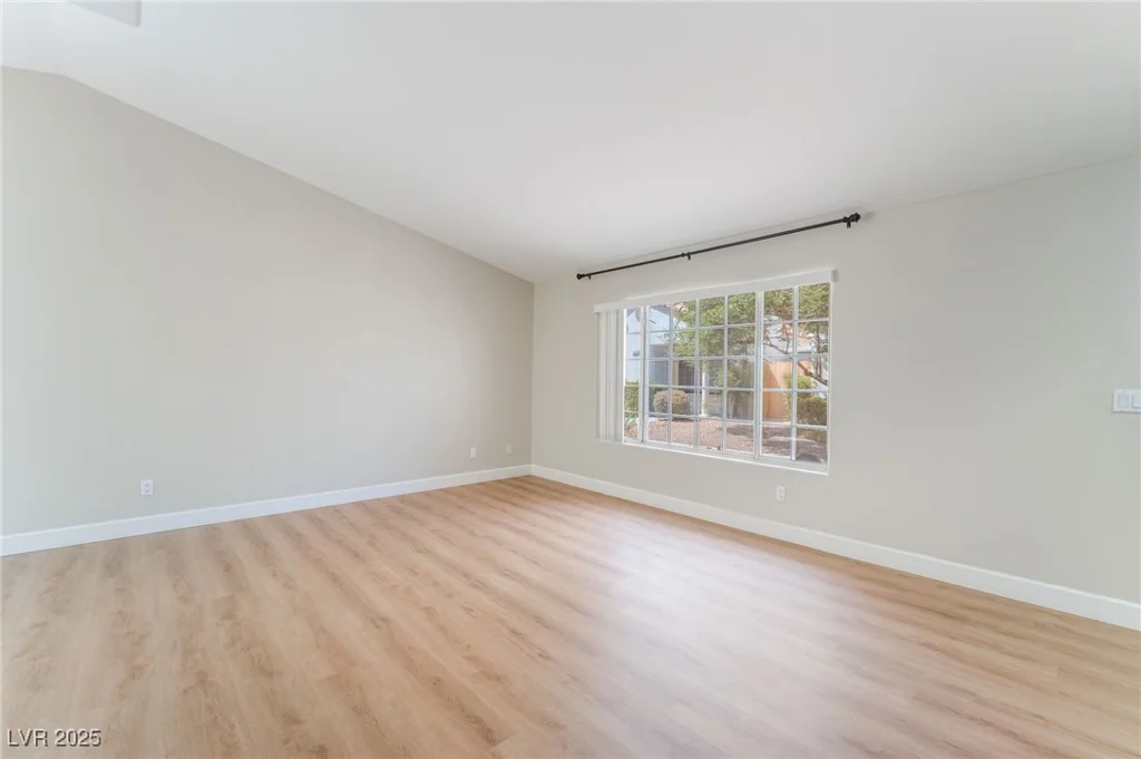 5401 Geneive, Las Vegas, NV 89108