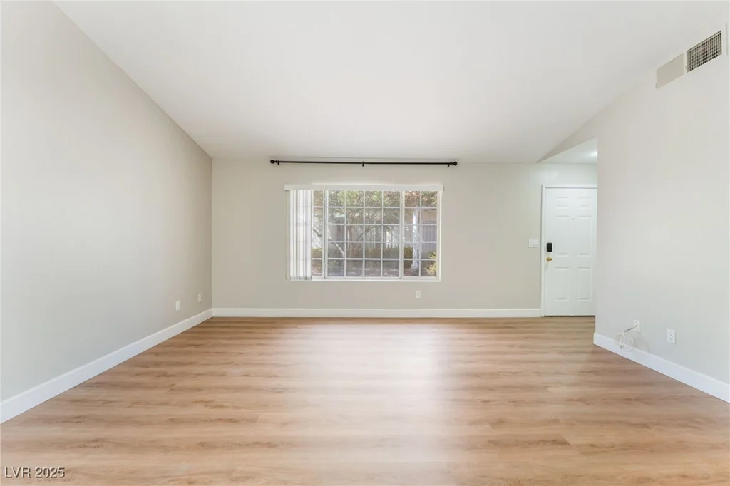 5401 Geneive, Las Vegas, NV 89108