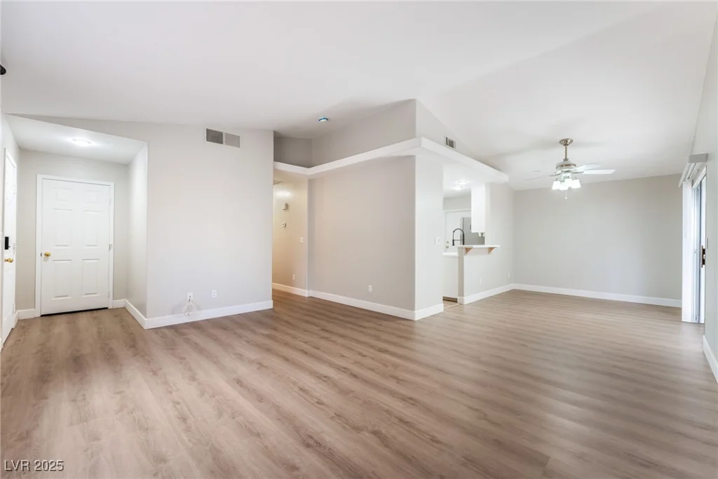 5401 Geneive, Las Vegas, NV 89108