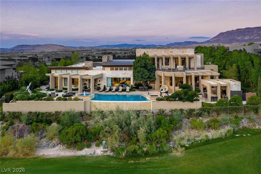 28 Painted Feather, Las Vegas, NV 89135