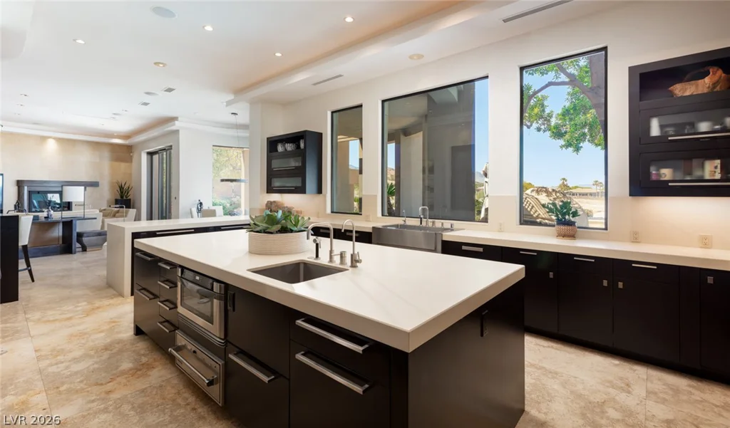 28 Painted Feather, Las Vegas, NV 89135