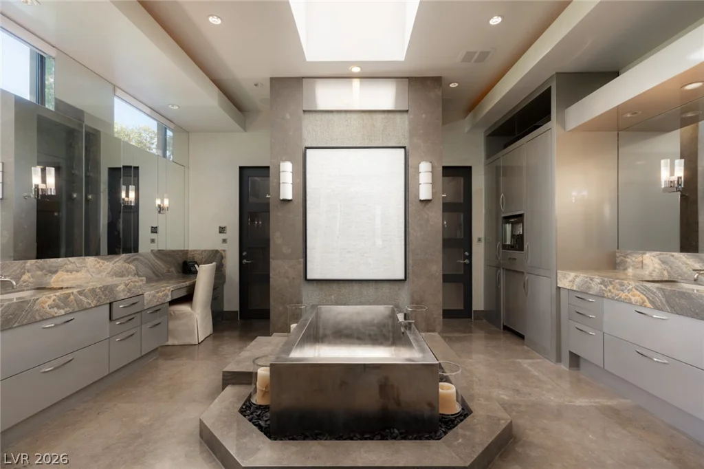 28 Painted Feather, Las Vegas, NV 89135