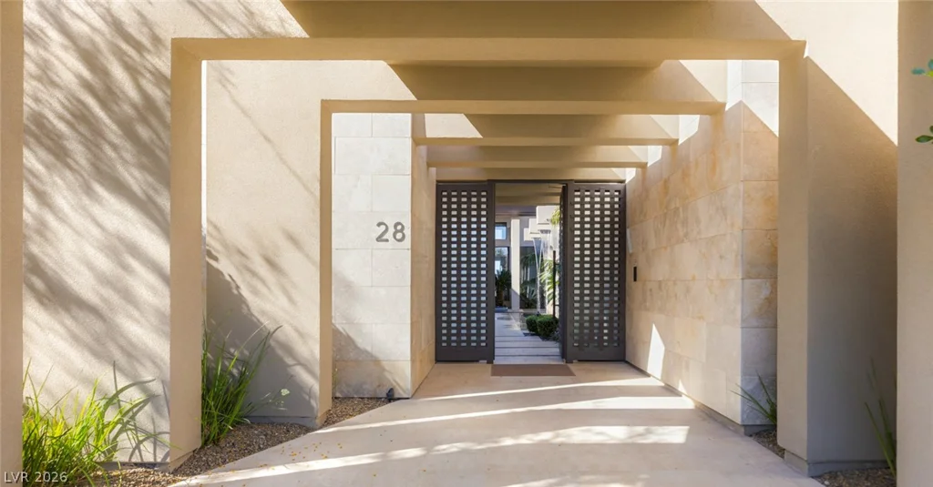 28 Painted Feather, Las Vegas, NV 89135