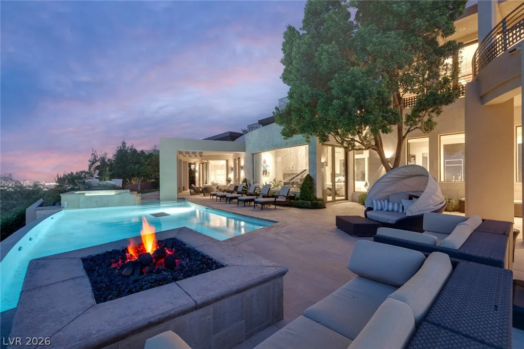 28 Painted Feather, Las Vegas, NV 89135