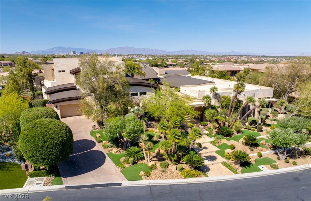 28 Painted Feather, Las Vegas, NV 89135