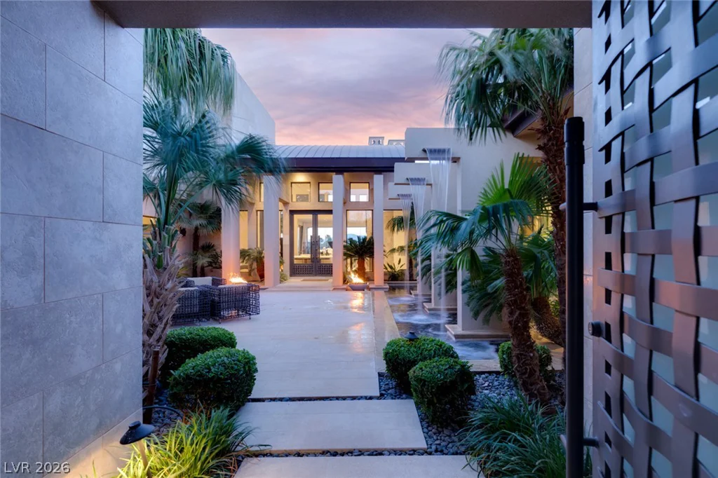 28 Painted Feather, Las Vegas, NV 89135