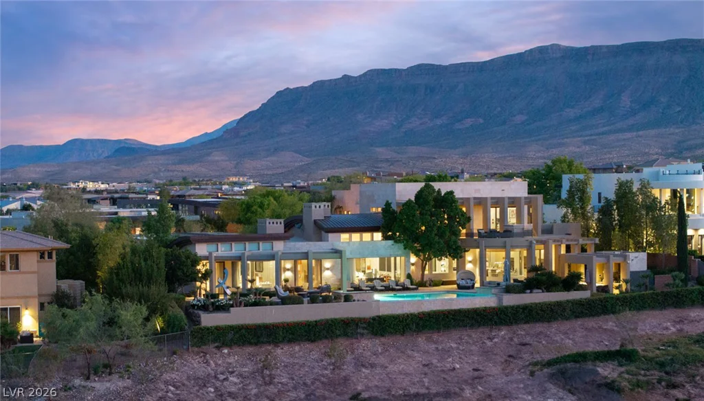 28 Painted Feather, Las Vegas, NV 89135