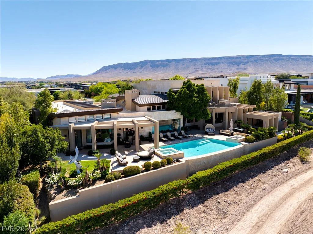 28 Painted Feather, Las Vegas, NV 89135