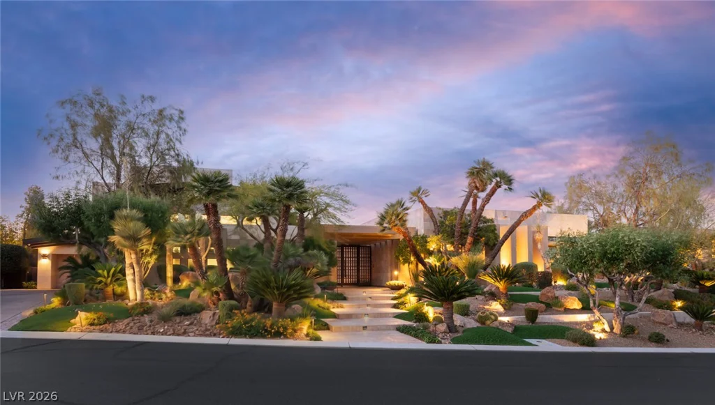 28 Painted Feather, Las Vegas, NV 89135