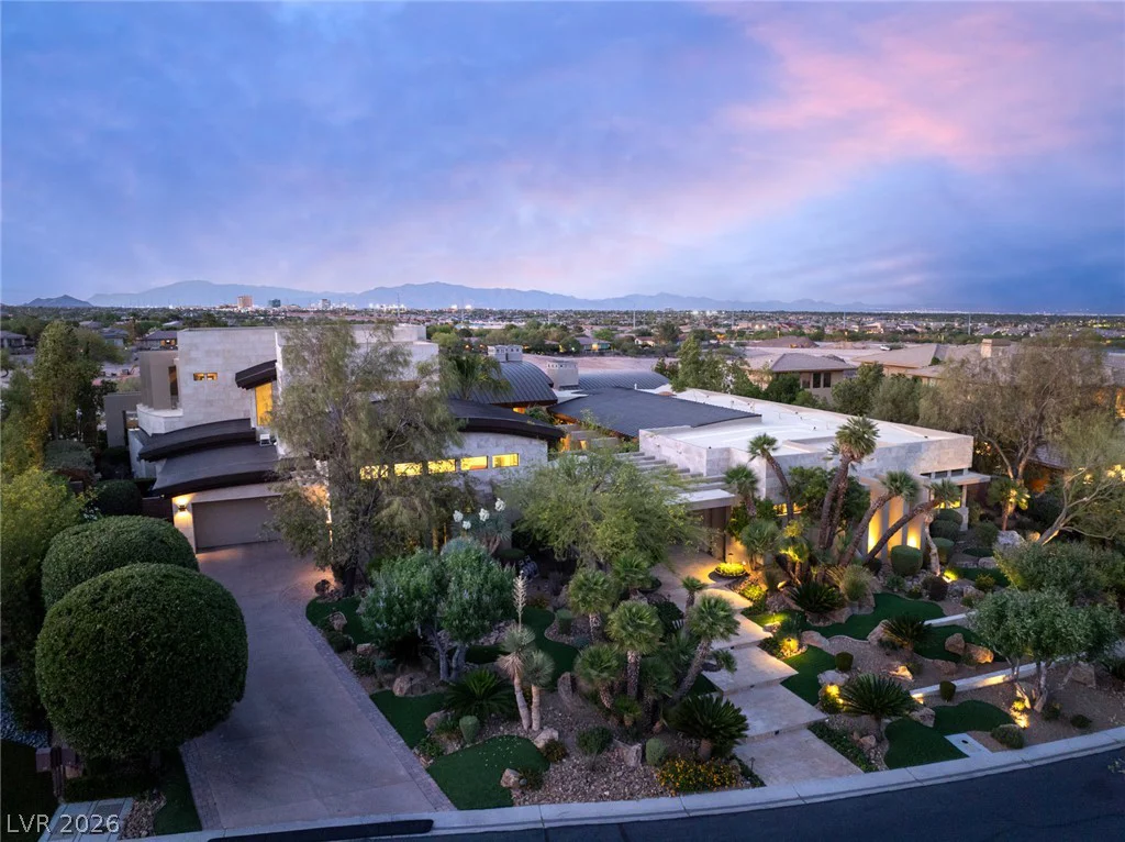 28 Painted Feather, Las Vegas, NV 89135