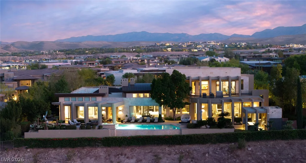 28 Painted Feather, Las Vegas, NV 89135