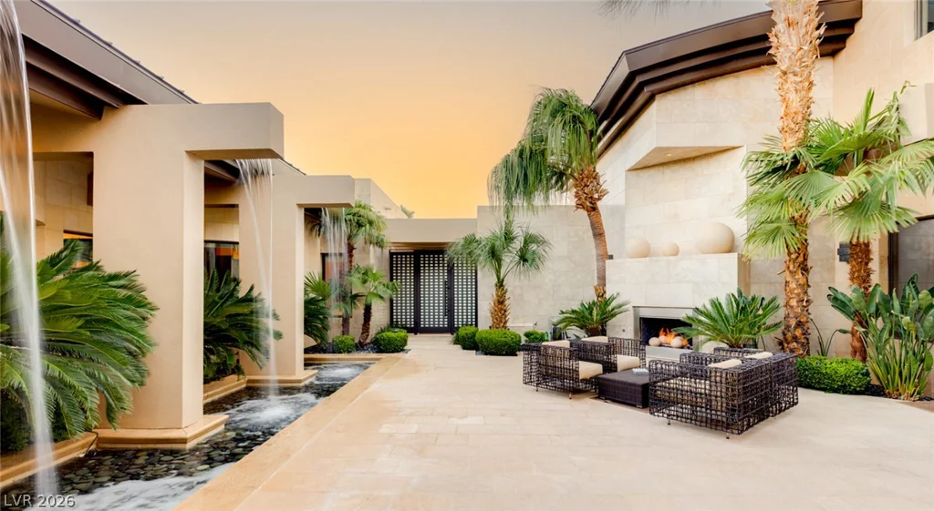 28 Painted Feather, Las Vegas, NV 89135
