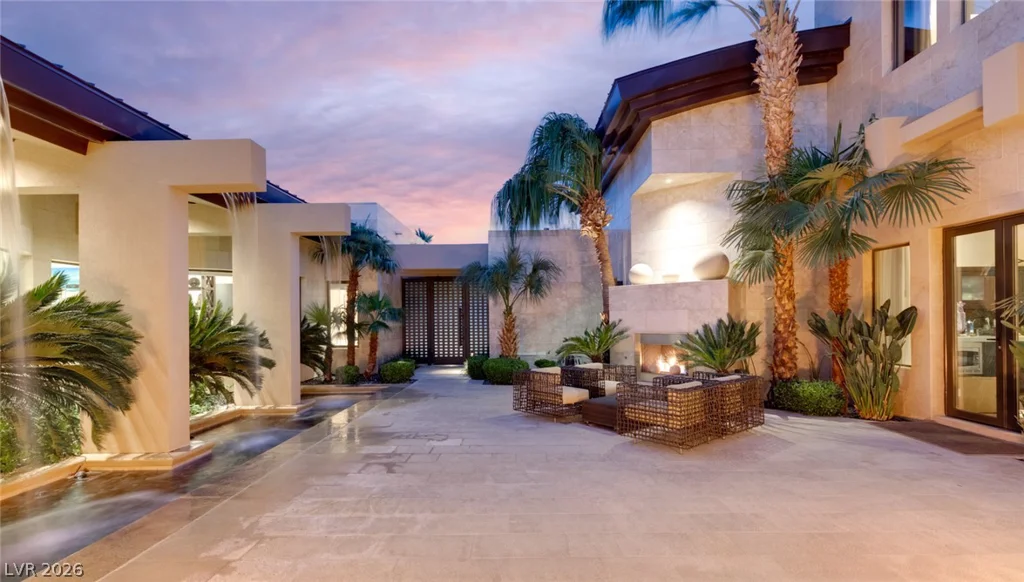 28 Painted Feather, Las Vegas, NV 89135