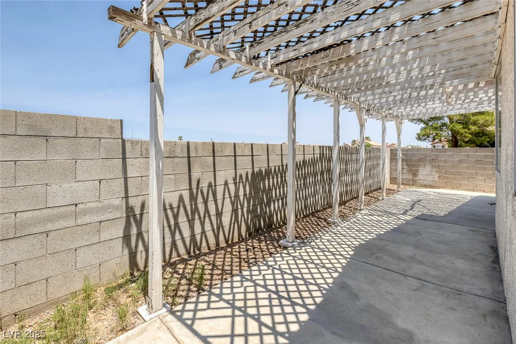 6520 LOMBARD, Las Vegas, NV 89108