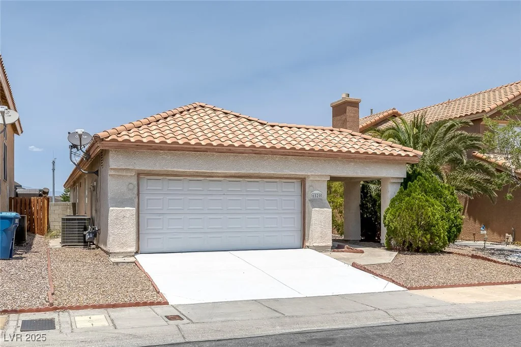 6520 LOMBARD, Las Vegas, NV 89108