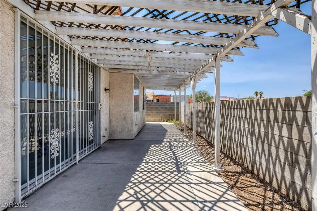 6520 LOMBARD, Las Vegas, NV 89108