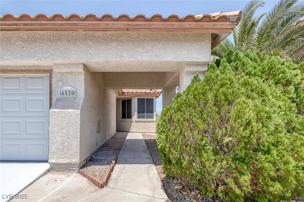 6520 LOMBARD, Las Vegas, NV 89108