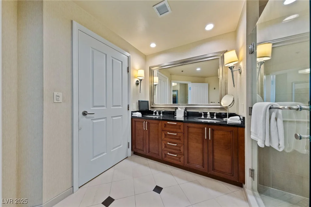 145 Harmon, Las Vegas, NV 89109