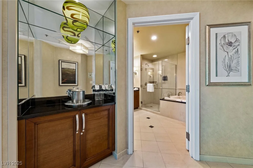 145 Harmon, Las Vegas, NV 89109