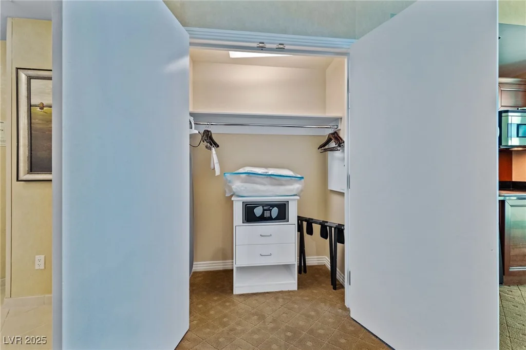 145 Harmon, Las Vegas, NV 89109