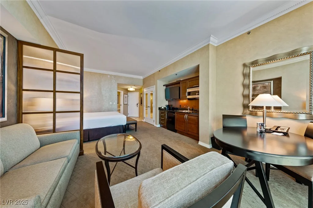 145 Harmon, Las Vegas, NV 89109