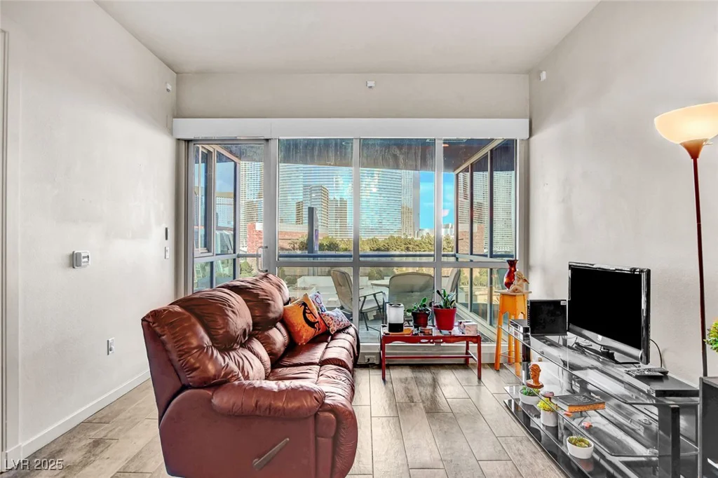 4575 Dean Martin, Las Vegas, NV 89103
