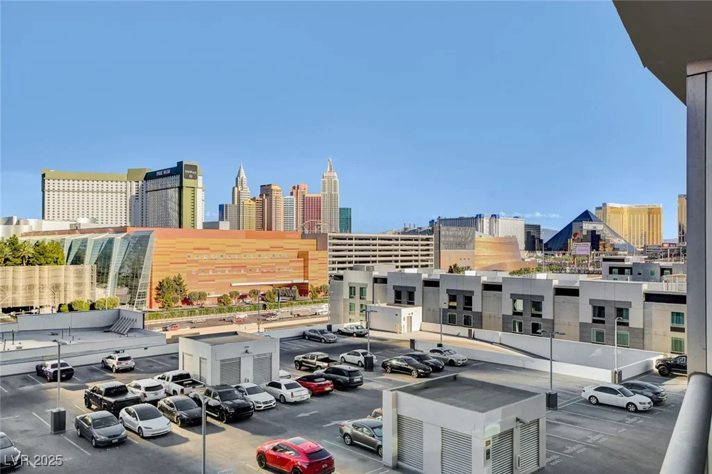 4575 Dean Martin, Las Vegas, NV 89103