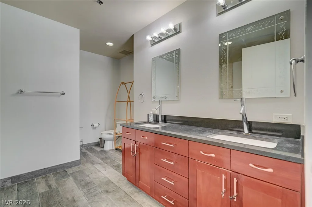 4575 Dean Martin, Las Vegas, NV 89103