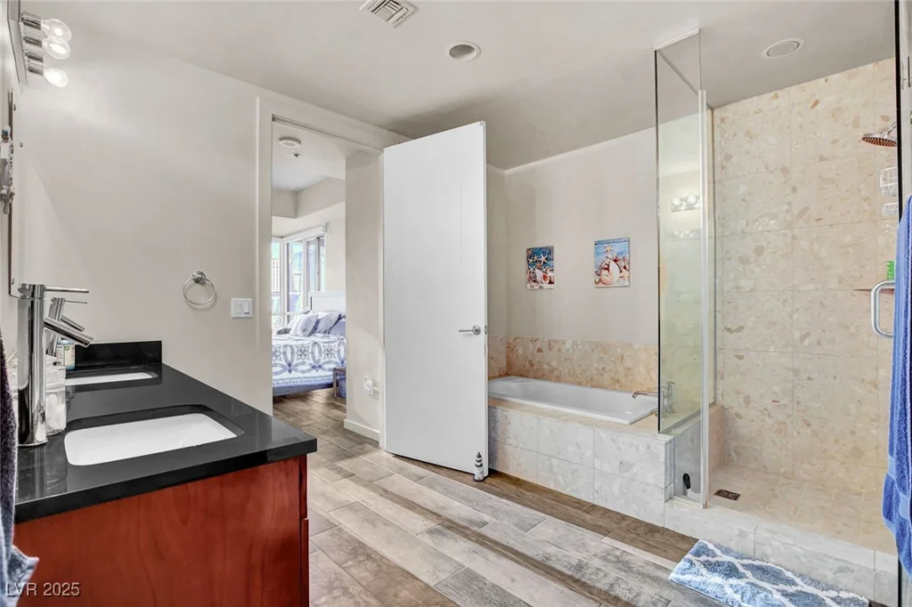 4575 Dean Martin, Las Vegas, NV 89103