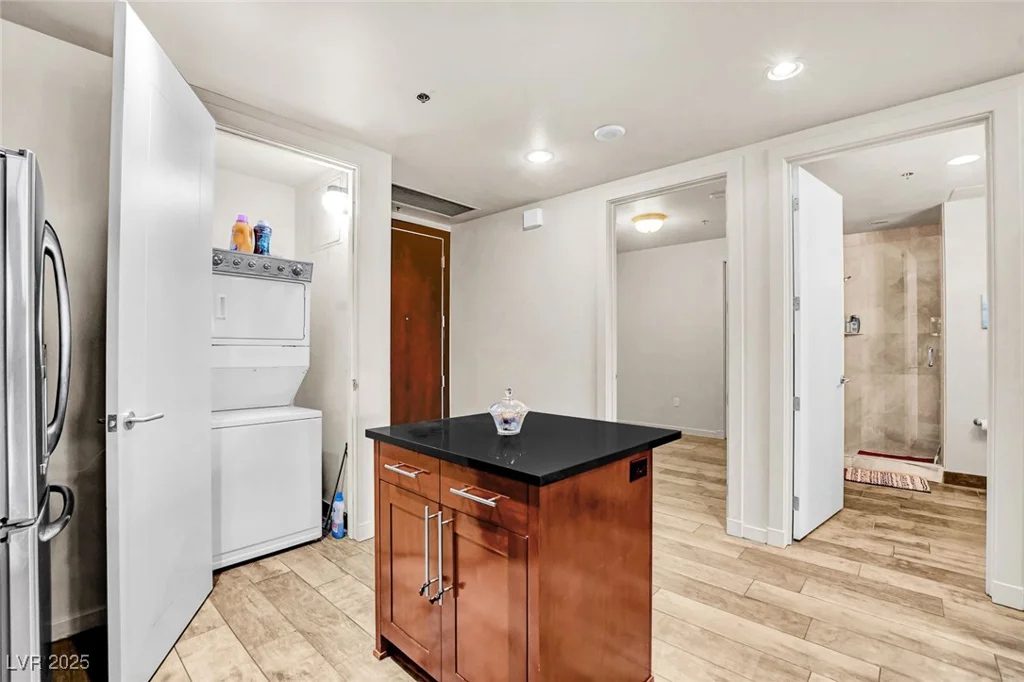 4575 Dean Martin, Las Vegas, NV 89103