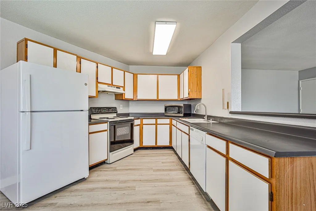 5121 Pioneer, Las Vegas, NV 89146