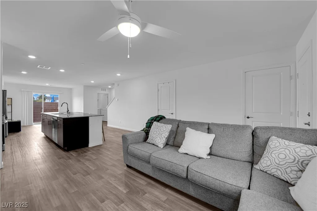 2953 White Selzter, Las Vegas, NV 89122
