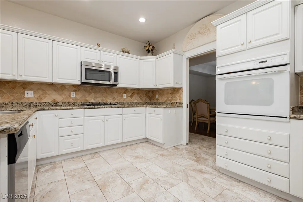 932 Rhyolite, Henderson, NV 89011