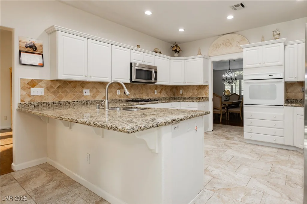 932 Rhyolite, Henderson, NV 89011
