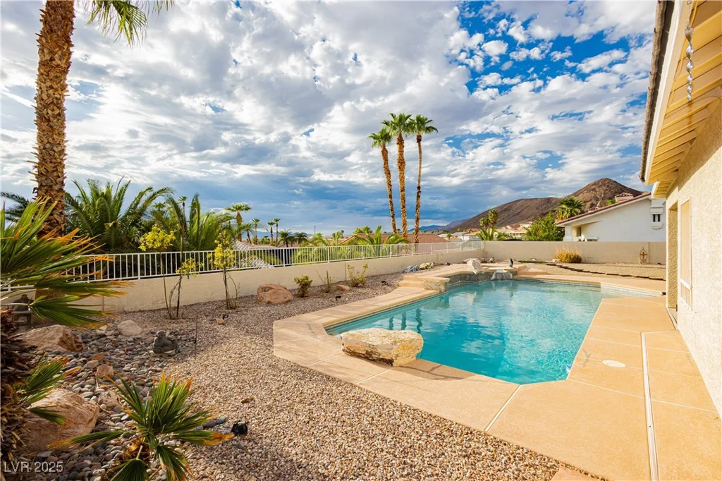 932 Rhyolite, Henderson, NV 89011
