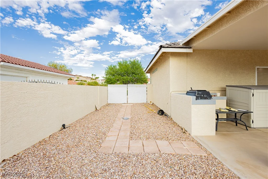 932 Rhyolite, Henderson, NV 89011