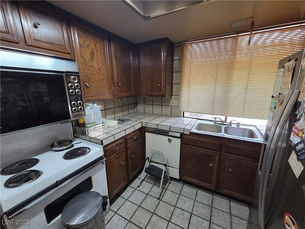 2577 Pera, Las Vegas, NV 89121