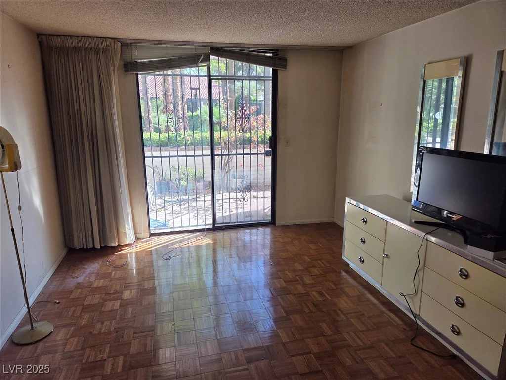 2577 Pera, Las Vegas, NV 89121