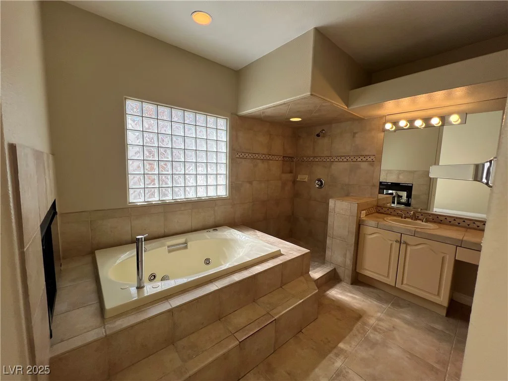 8113 Sunset Cove, Las Vegas, NV 89128