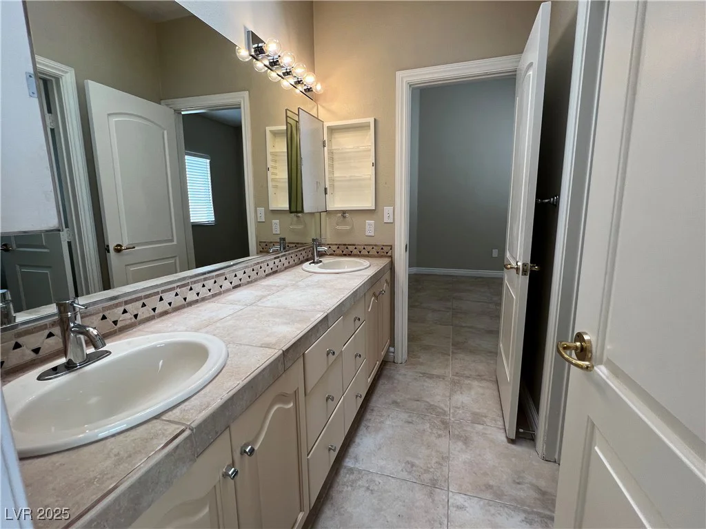 8113 Sunset Cove, Las Vegas, NV 89128