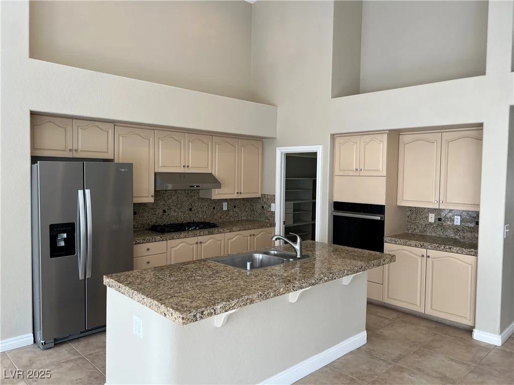 8113 Sunset Cove, Las Vegas, NV 89128