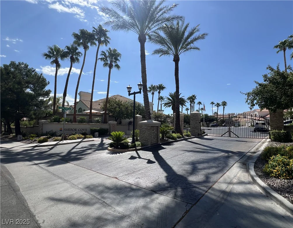 8113 Sunset Cove, Las Vegas, NV 89128