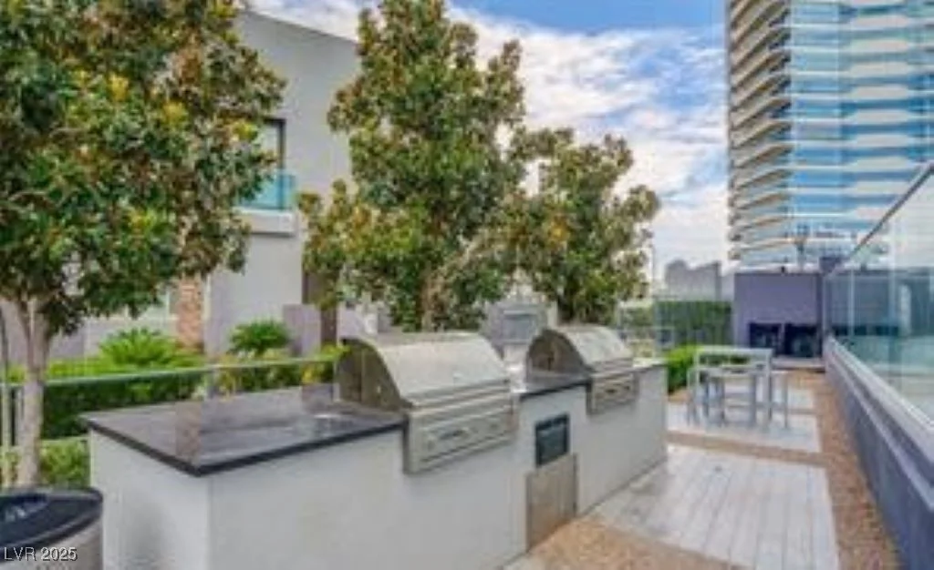 4575 Dean Martin, Las Vegas, NV 89103