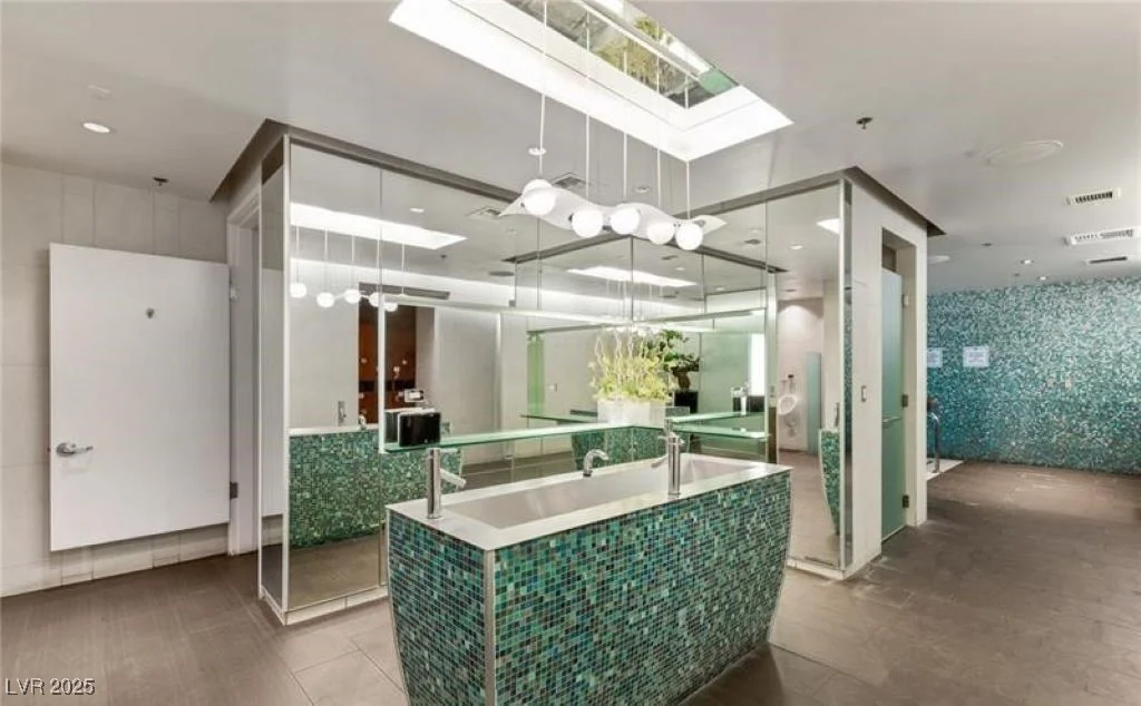 4575 Dean Martin, Las Vegas, NV 89103