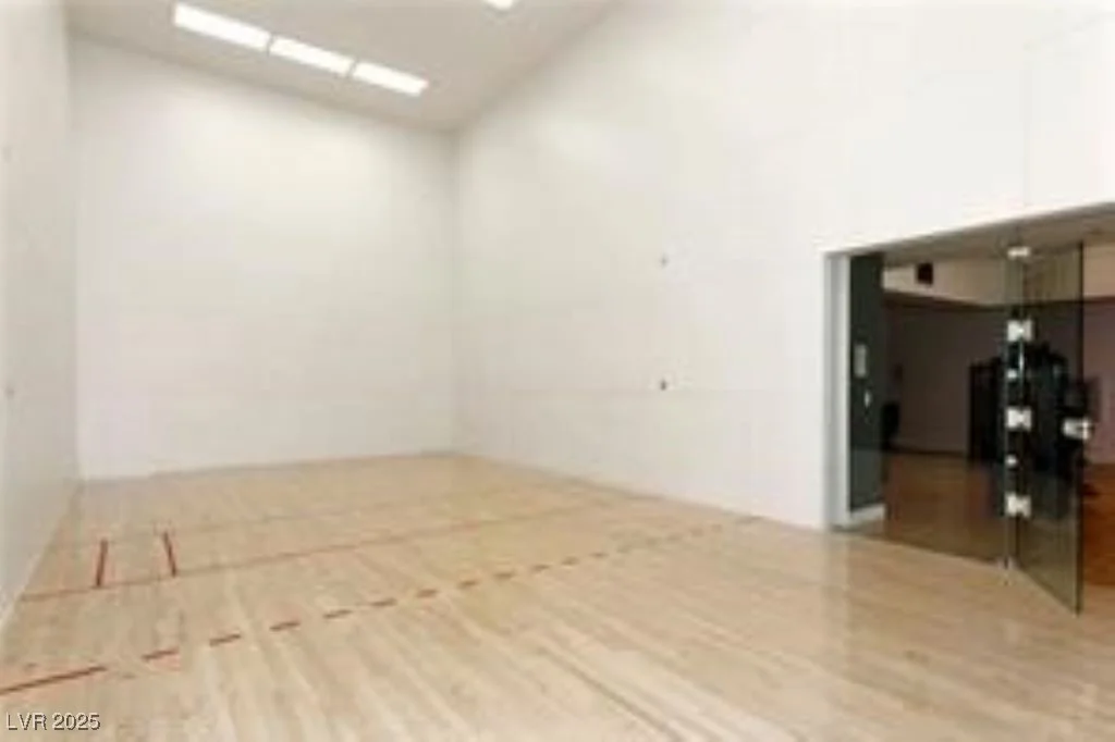 4575 Dean Martin, Las Vegas, NV 89103