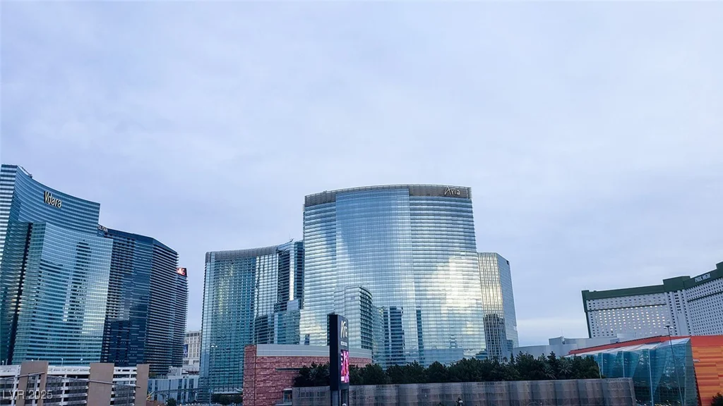 4575 Dean Martin, Las Vegas, NV 89103