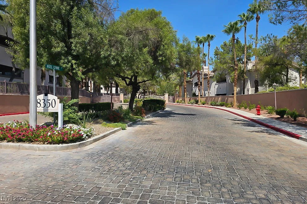100 Breezy Tree, Las Vegas, NV 89145