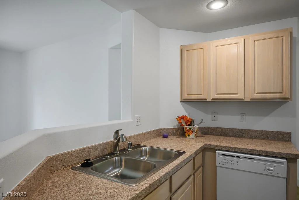 100 Breezy Tree, Las Vegas, NV 89145