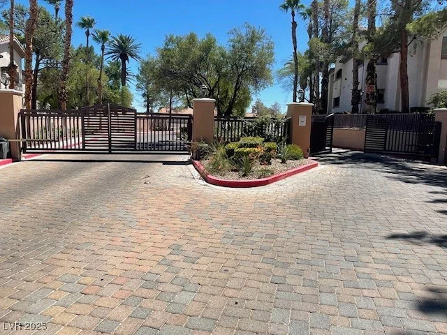 100 Breezy Tree, Las Vegas, NV 89145